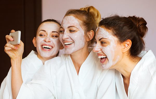 Erwachsenenakne | Akne tarda | Eucerin