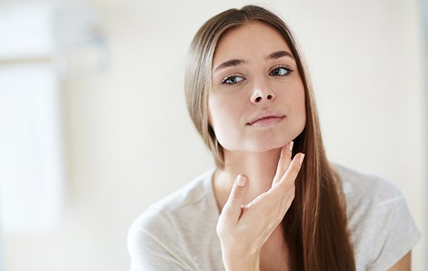 Akne-freie Haut durch Medikamente