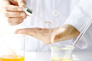 Beiersdorf unterstützt die wissenschaftliche Forschung im Bereich flüssiger Polymere