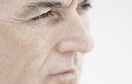 Nahaufnahme des Gesichts eines älteren Mannes