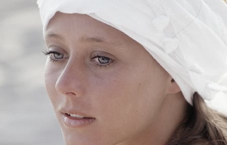 Sonne ist für sehr trockene Haut im Gesicht gefährlich.